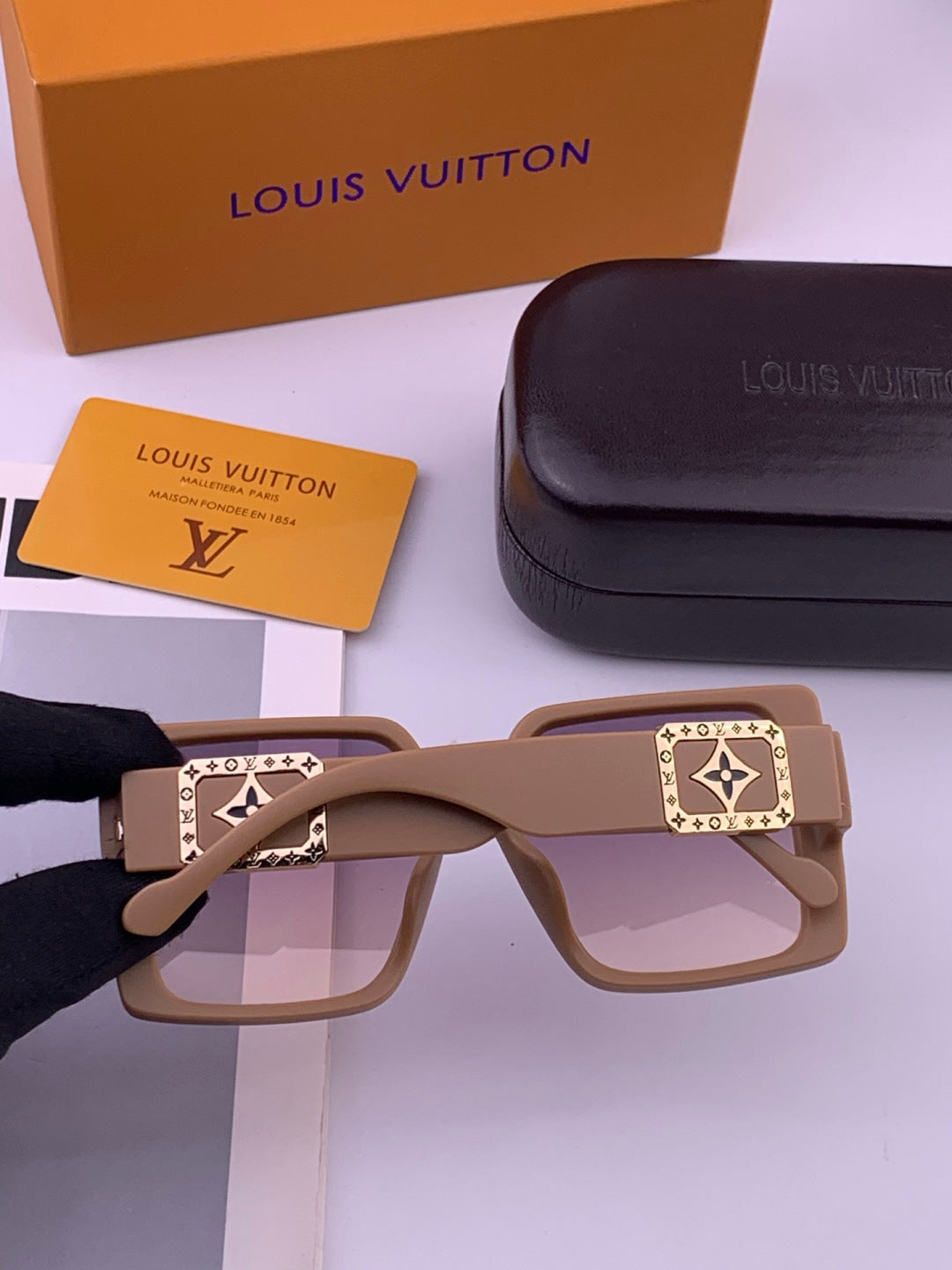 Louis Vuitton L97003 Square Black Lens Sunglasses for Men & Women - 398146 - detail image 5