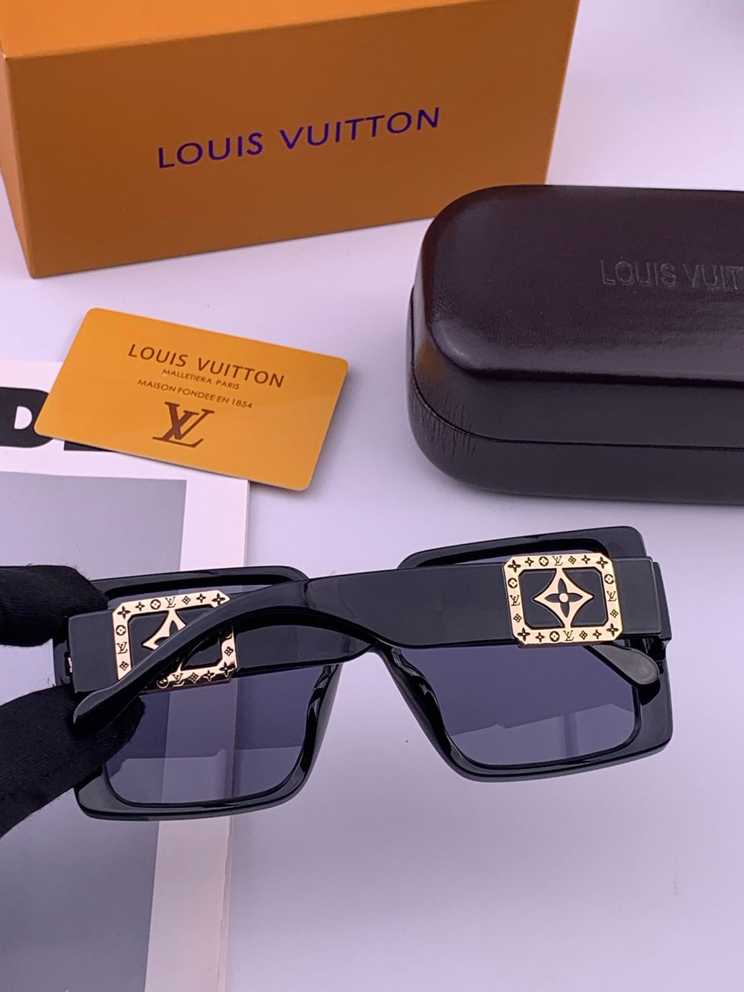 Louis Vuitton L97003 Square Black Lens Sunglasses for Men & Women - 398147 - detail image 5