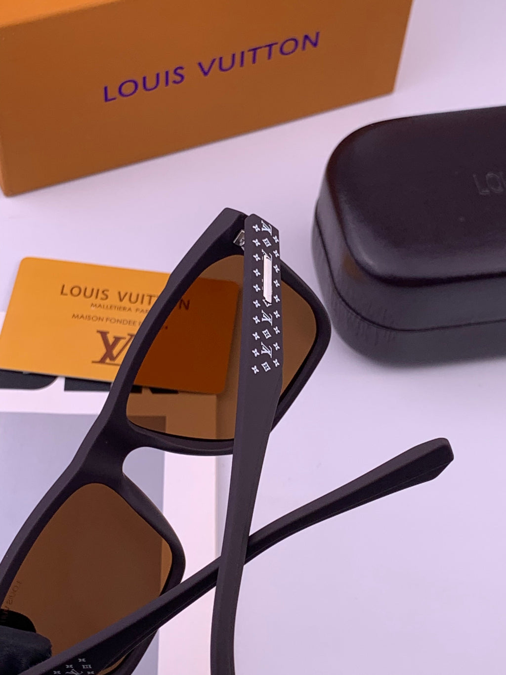 Louis Vuitton L8510 Square Brown Lens Sunglasses for Men & Women - 398132 - detail image 4