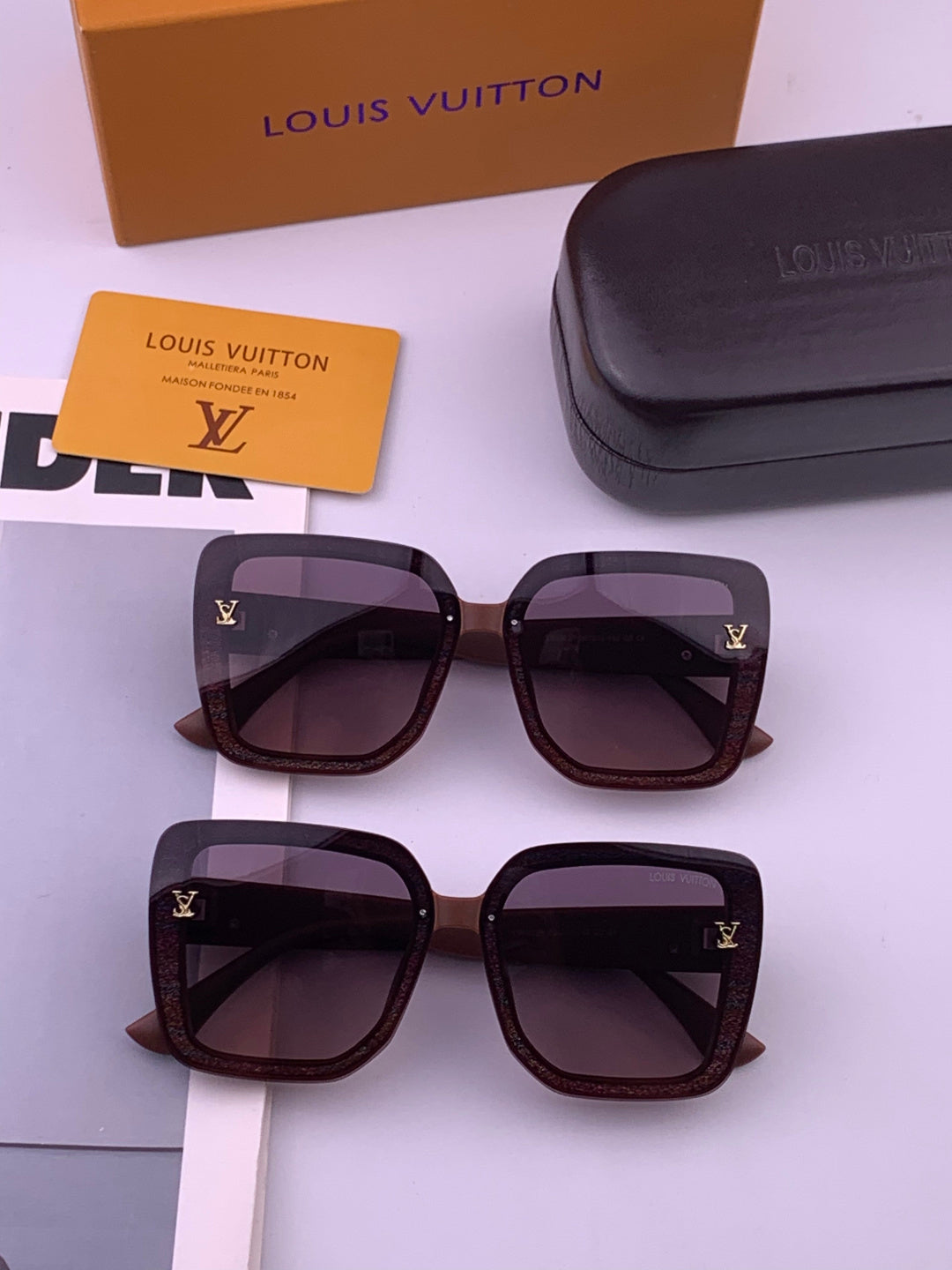Louis Vuitton L2990 Square Black Lens Sunglasses for Men & Women - 398122 - detail image 6