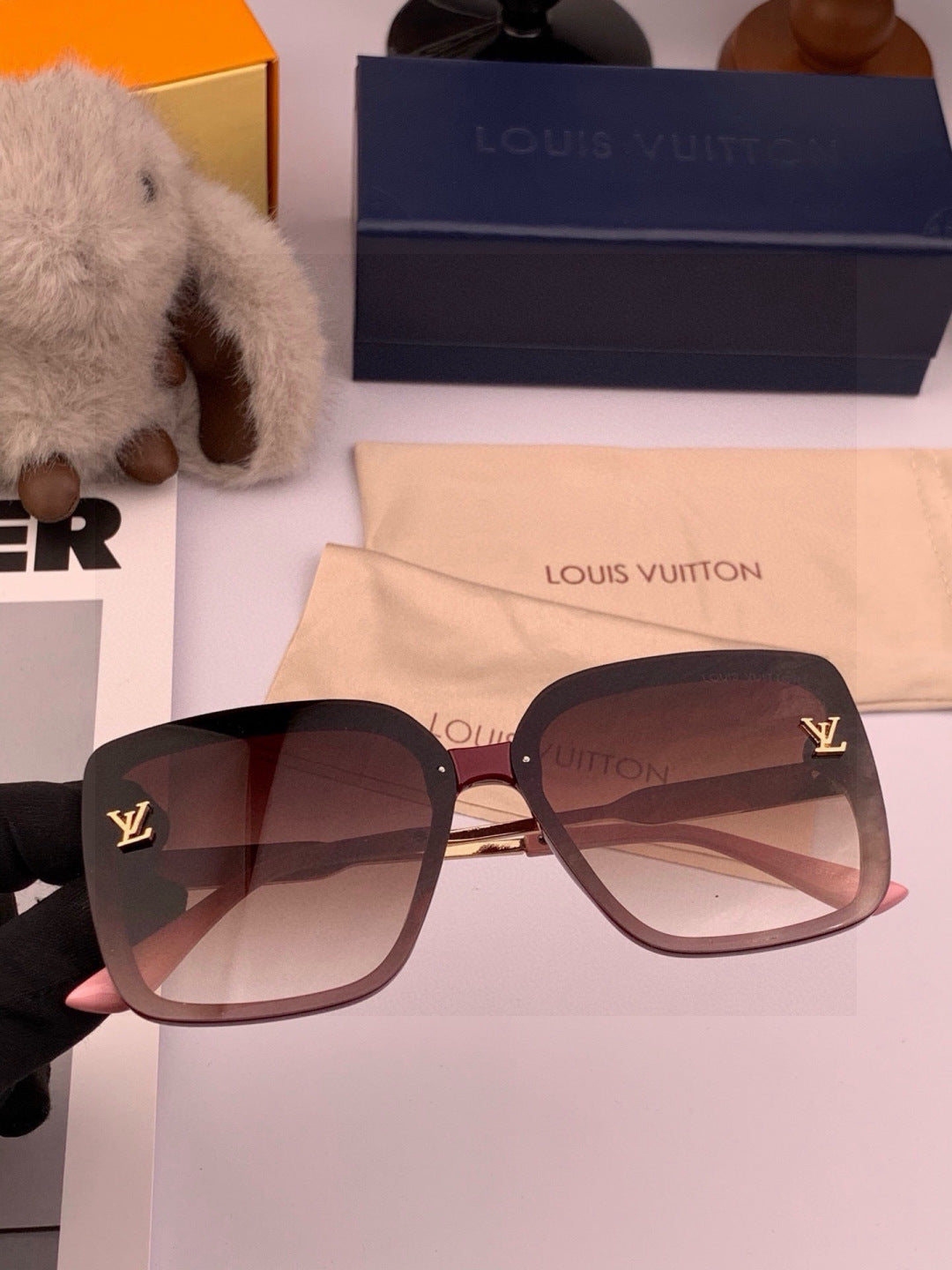 Louis Vuitton L0893 Square Black Lens Sunglasses for Men & Women - detail image 3