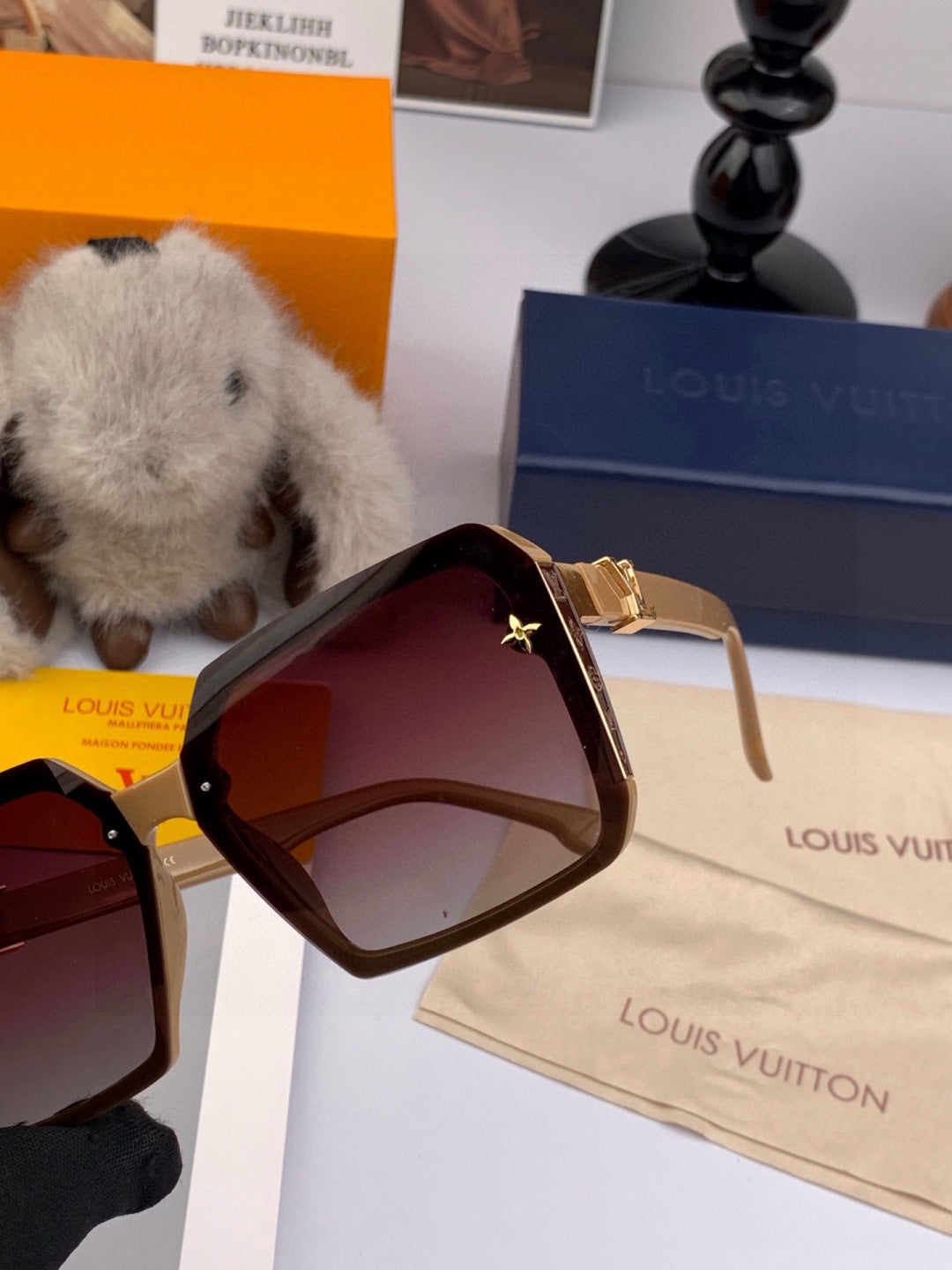 Louis Vuitton L5230 Square Red Lens Sunglasses for Men & Women - detail image 4