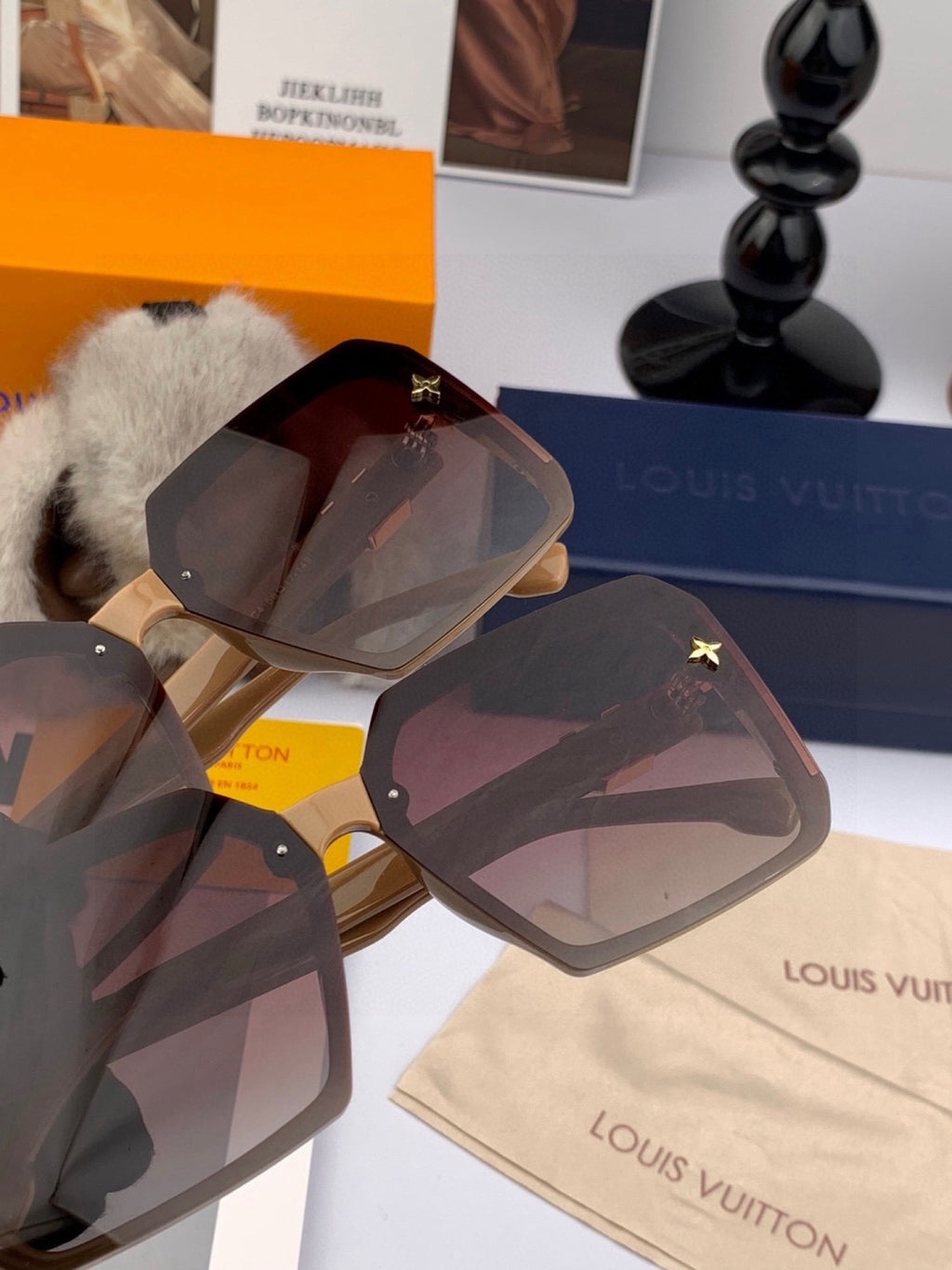 Louis Vuitton L5230 Square Red Lens Sunglasses for Men & Women - detail image 3