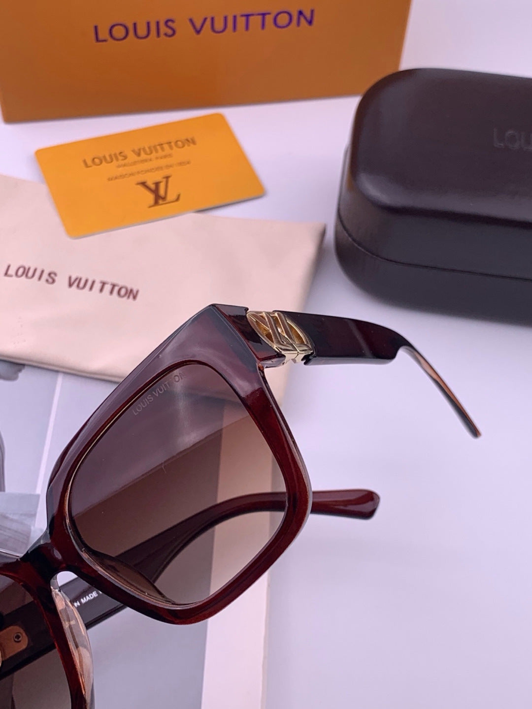 Louis Vuitton L95801 Square Gold Lens Sunglasses for Women - 398108 - detail image 5