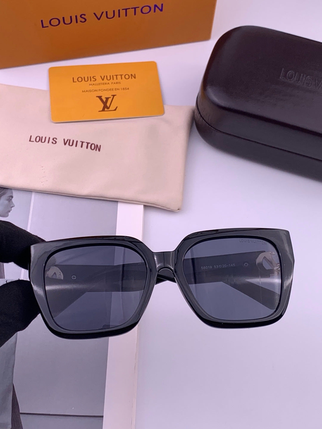Louis Vuitton L95801 Square Gold Lens Sunglasses for Women - 398108 - detail image 2