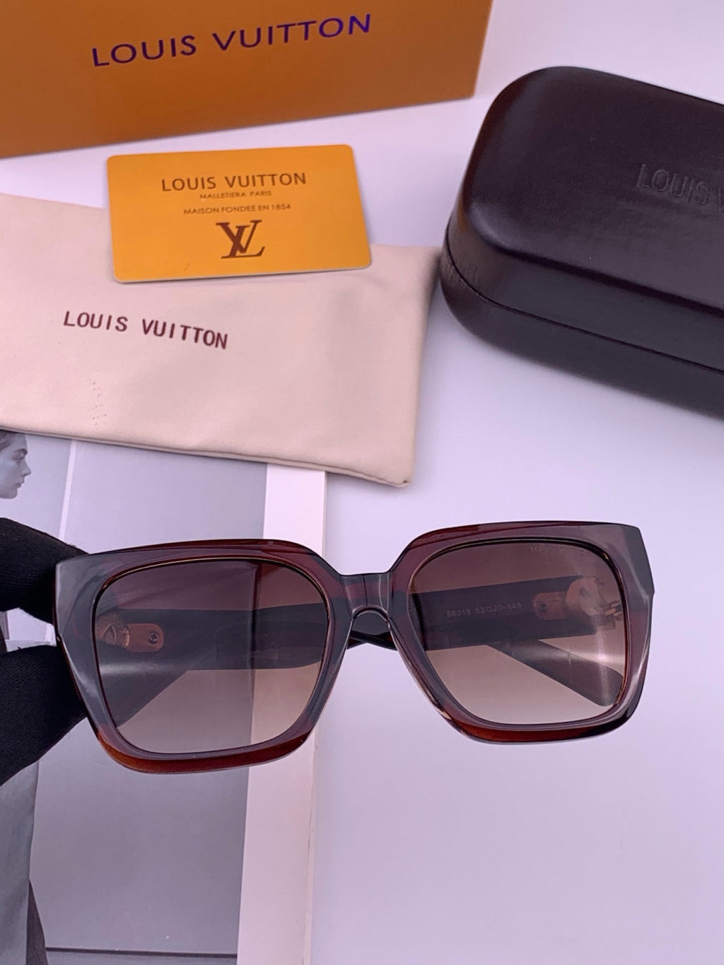Louis Vuitton L95801 Square Gold Lens Sunglasses for Women - 398108