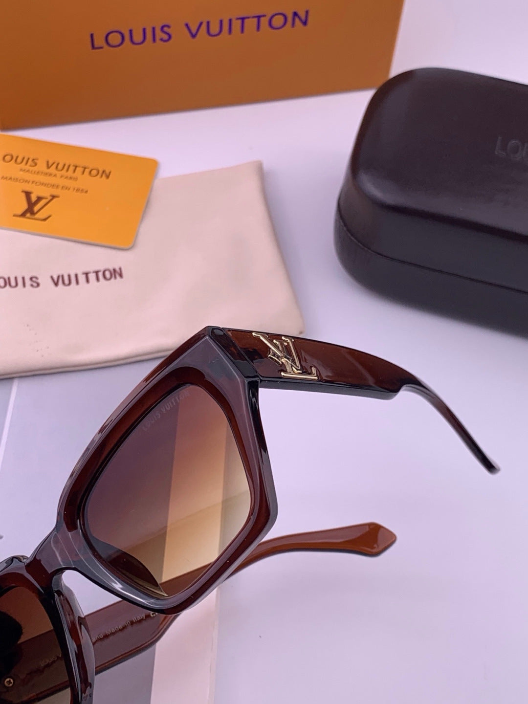 Louis Vuitton L26900 Square Black Lens Sunglasses for Women - 398110 - detail image 6