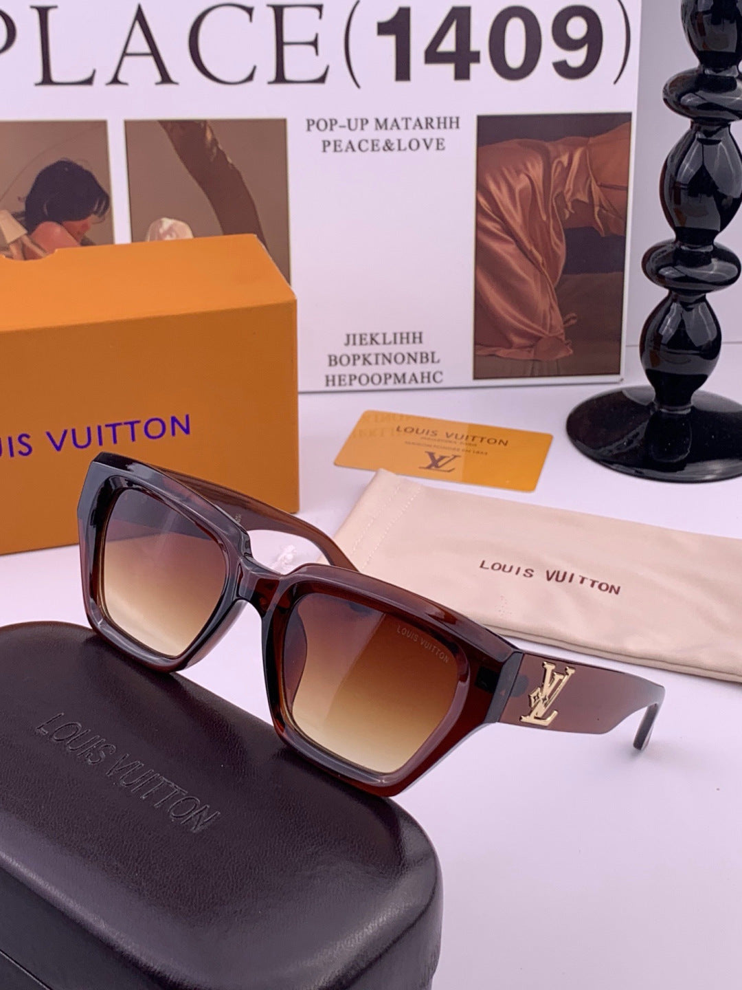 Louis Vuitton L26900 Square Black Lens Sunglasses for Women - 398110 - detail image 4