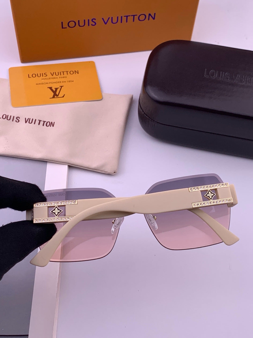 Louis Vuitton L9261 Square Gold Lens Sunglasses for Men & Women - 398111 - detail image 4