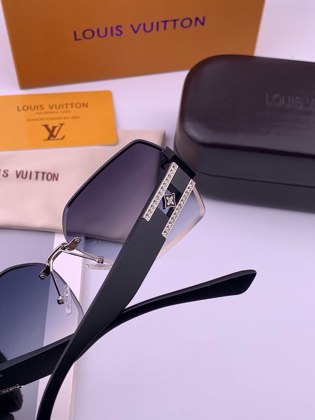 Louis Vuitton L9261 Square Black Lens Sunglasses for Men & Women - 398112 - detail image 5