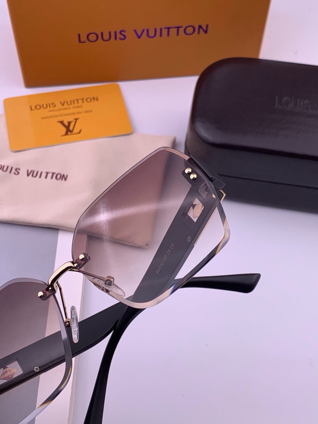 Louis Vuitton L9261 Square Black Lens Sunglasses for Men & Women - 398113 - detail image 5