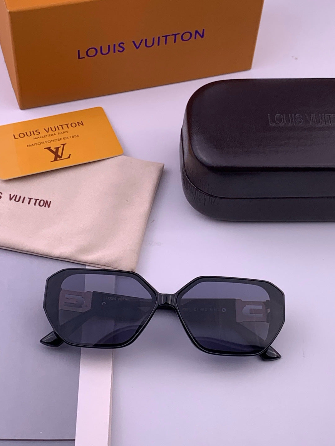Louis Vuitton L17001 Square Black Lens Sunglasses for Women - 398118 - detail image 7