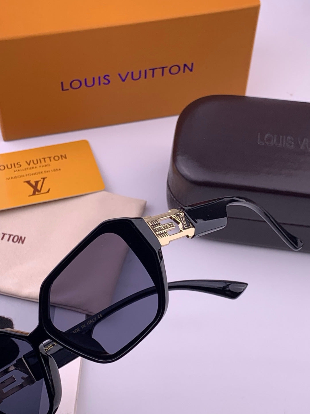 Louis Vuitton L17001 Square Black Lens Sunglasses for Women - 398118 - detail image 3