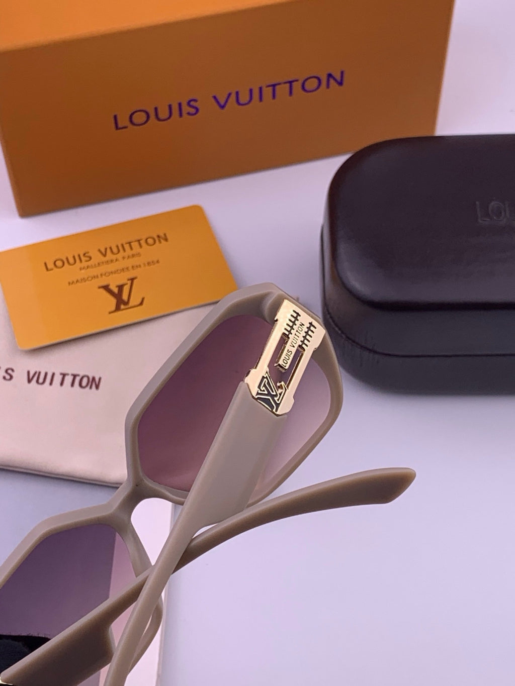 Louis Vuitton L17001 Square Purple Lens Sunglasses for Women - 398119 - detail image 5