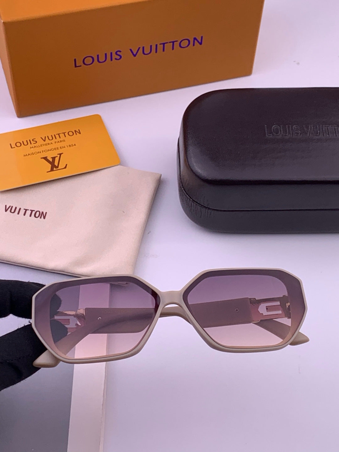 Louis Vuitton L17001 Square Purple Lens Sunglasses for Women - 398119