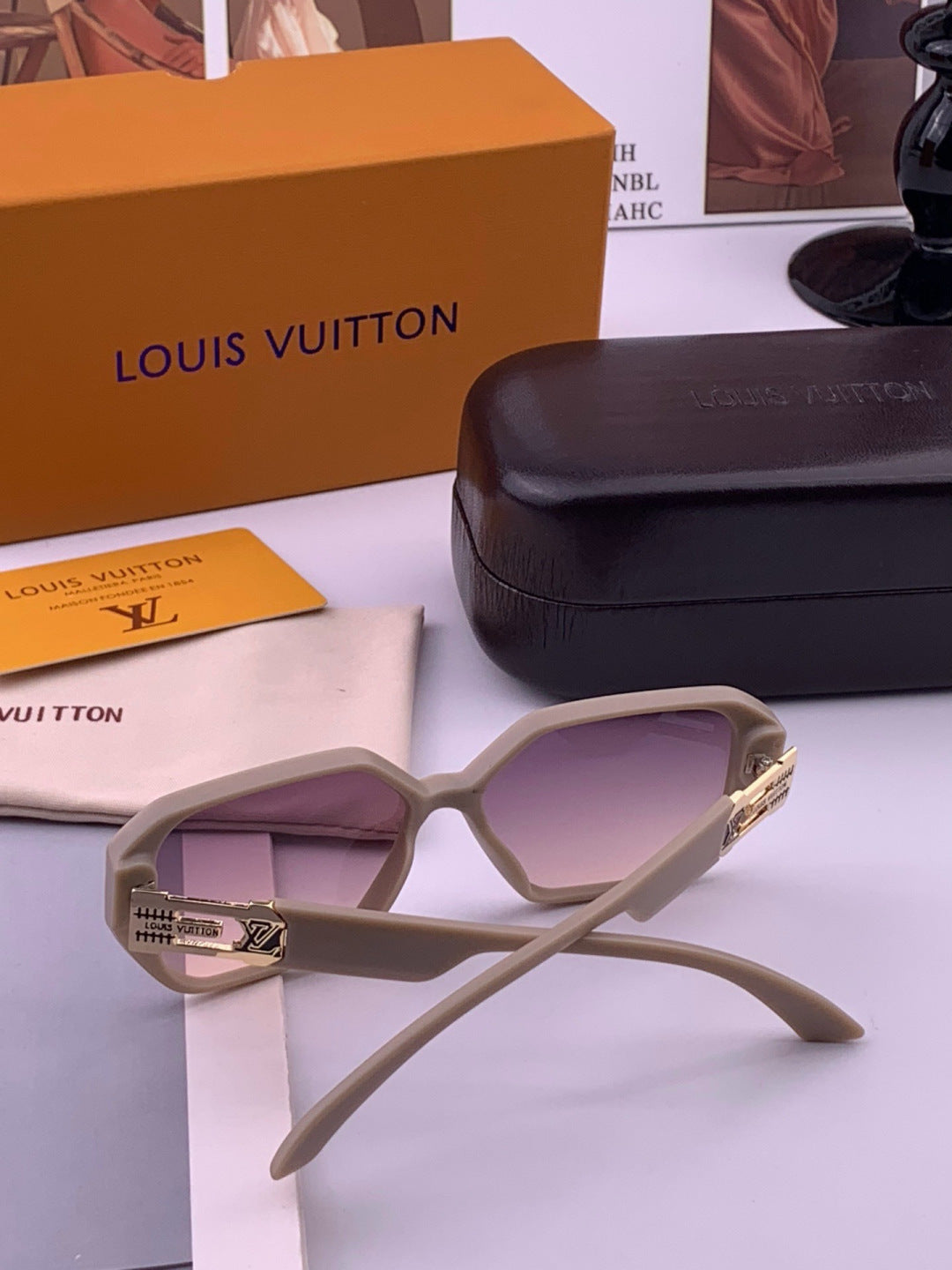 Louis Vuitton L17001 Square Purple Lens Sunglasses for Women - 398119 - detail image 4