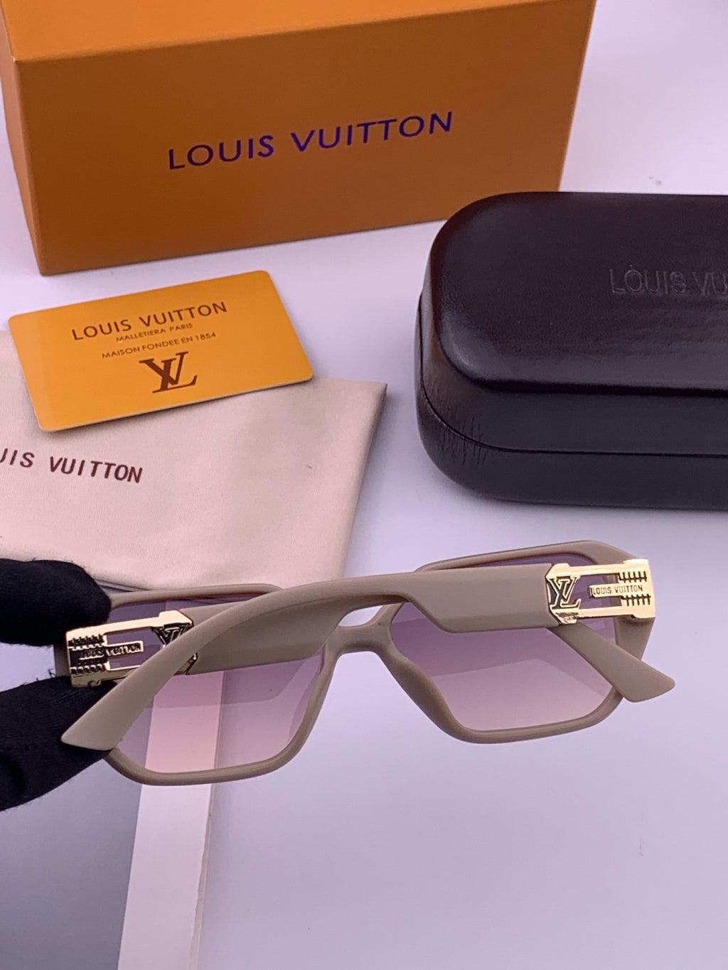 Louis Vuitton L17001 Square Purple Lens Sunglasses for Women - 398119 - detail image 6