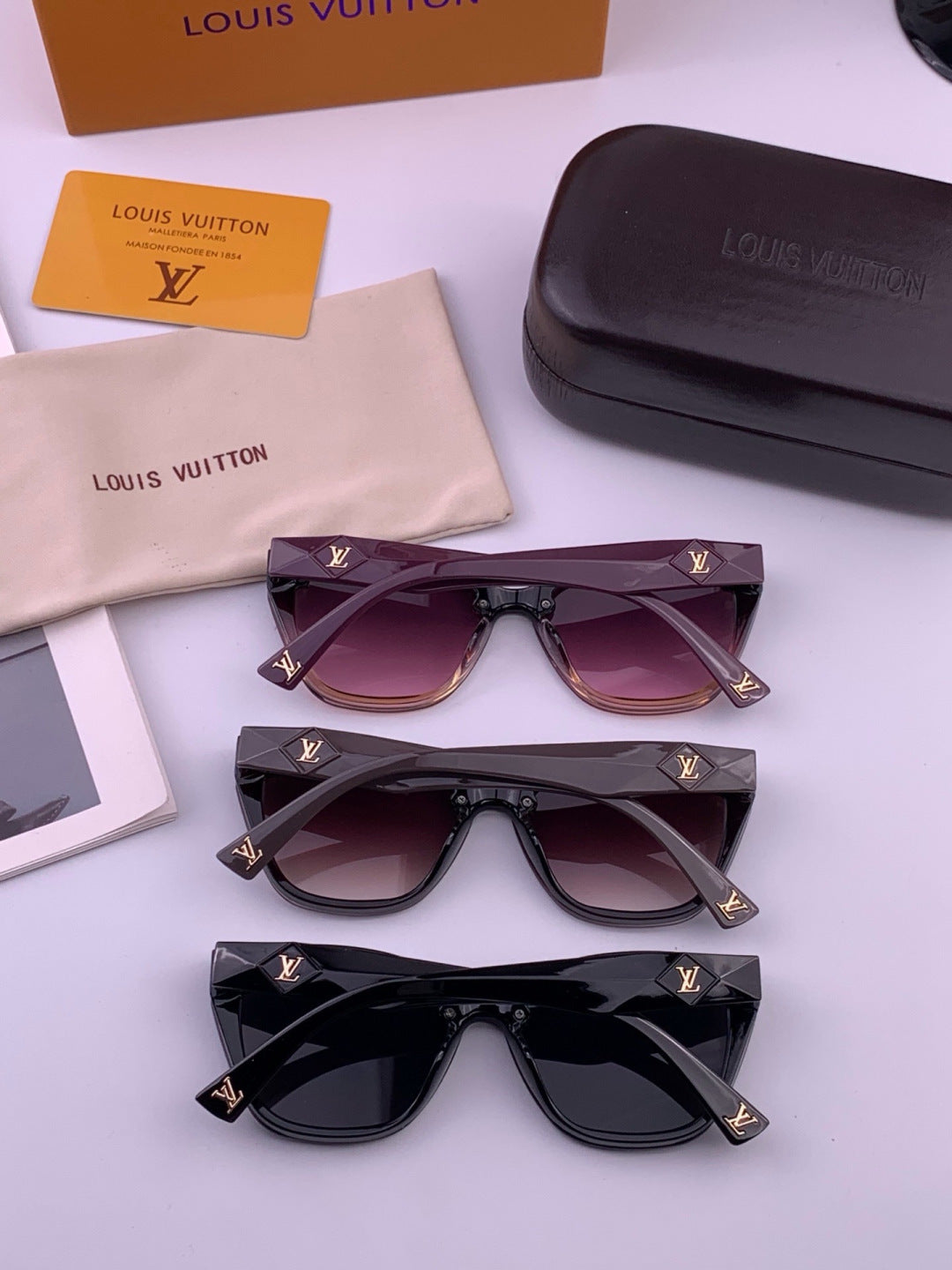 Louis Vuitton L17001 Square Gold Lens Sunglasses for Women - detail image 6