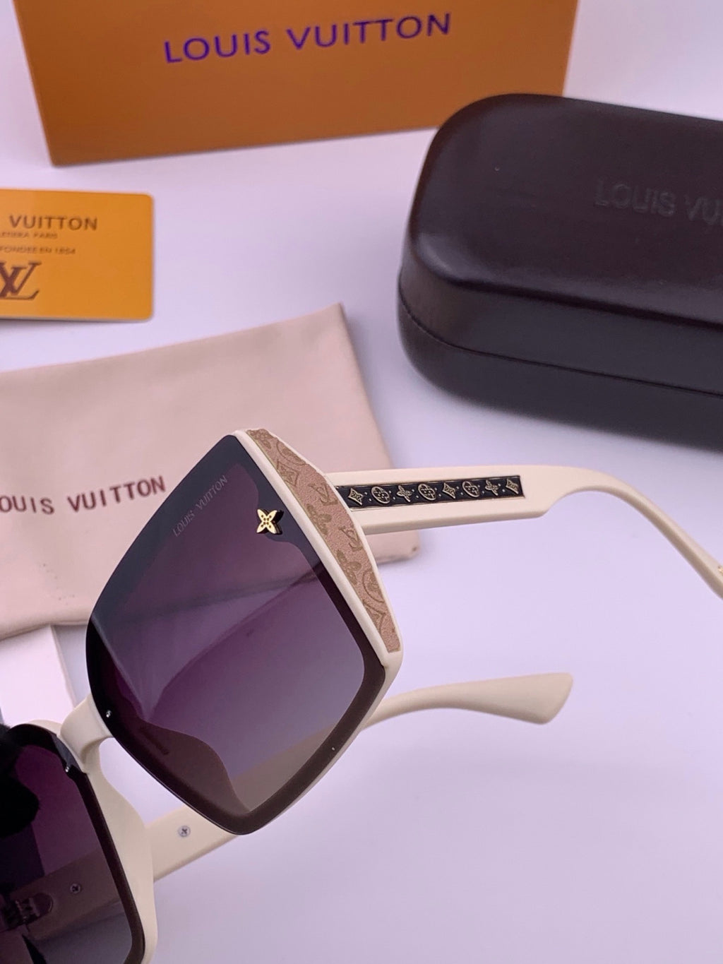 Louis Vuitton Fashion Gold Lens Sunglasses for Men & Women - 414867 - detail image 3