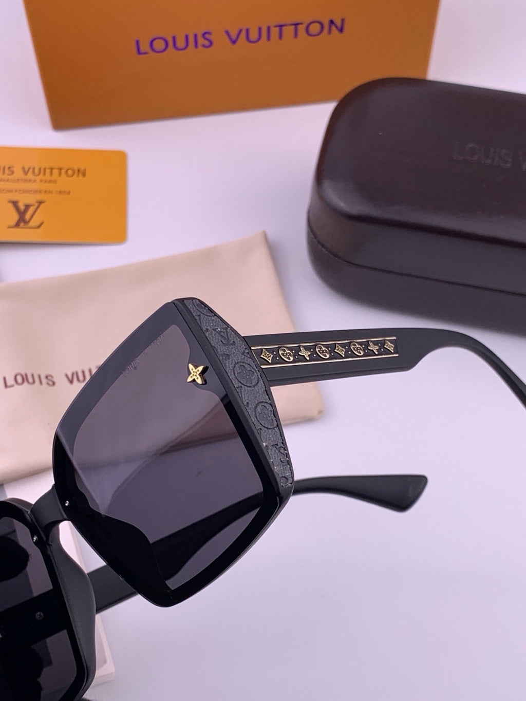 Louis Vuitton Fashion Gold Lens Sunglasses for Men & Women - 414868 - detail image 4
