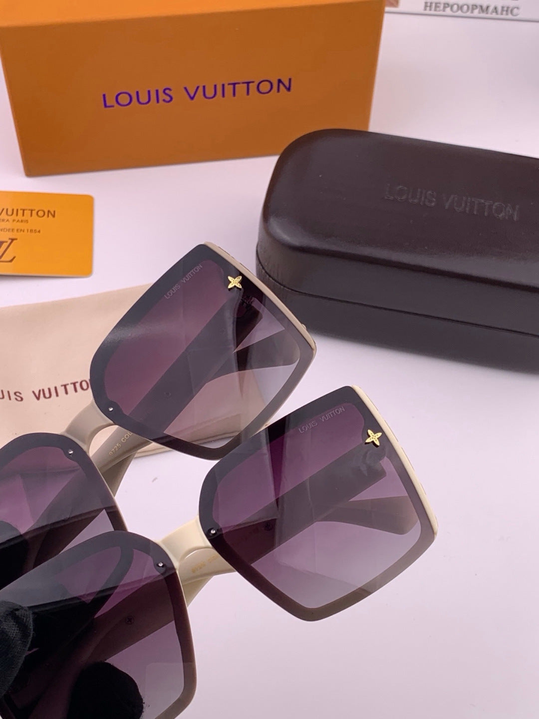 Louis Vuitton Fashion Gold Lens Sunglasses for Men & Women - 414868 - detail image 5