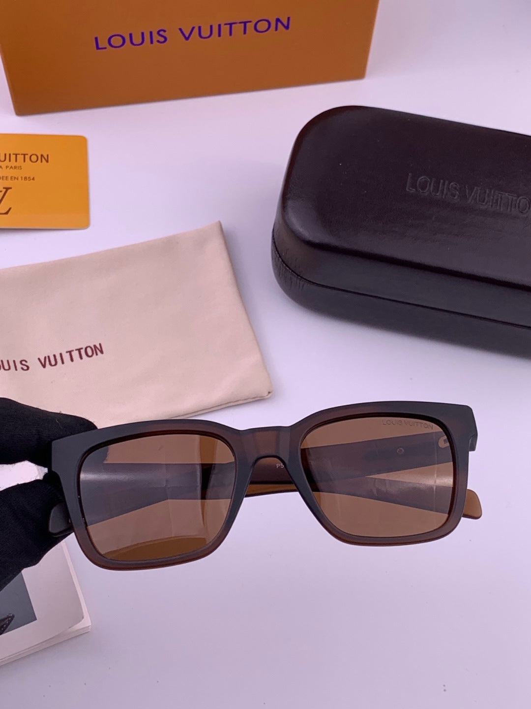 Louis Vuitton Fashion Black Lens Sunglasses for Men & Women - 414869