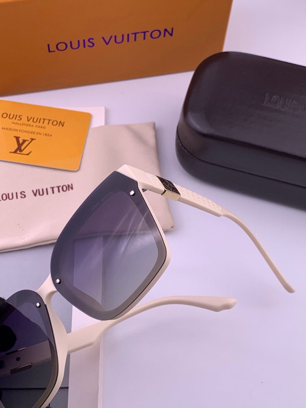 Louis Vuitton L1765 Polarized Square Gold Lens Sunglasses for Men & W - 414870 - detail image 3