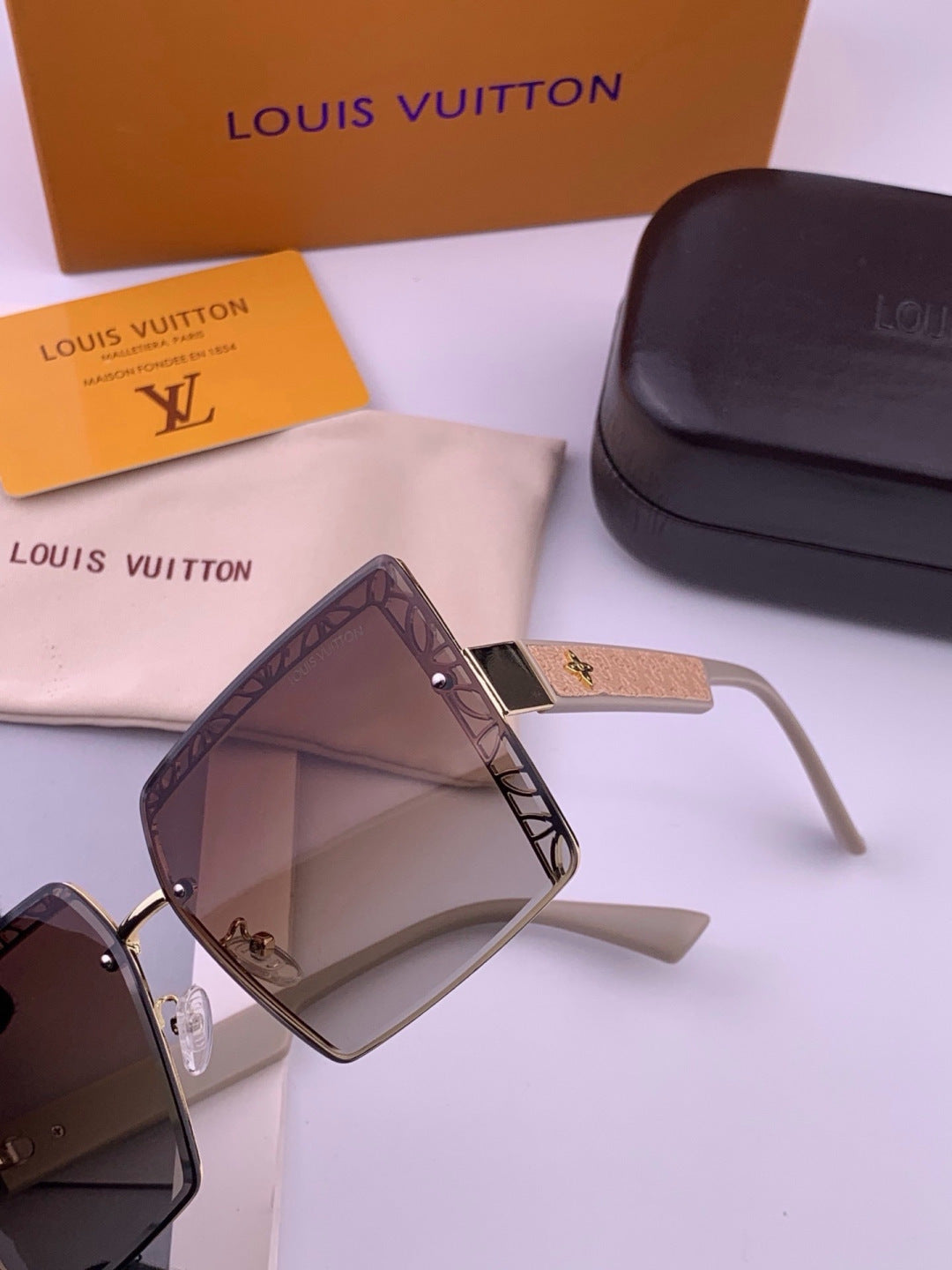Louis Vuitton L3730 Square Gold Lens Sunglasses for Men & Women - 414871 - detail image 5