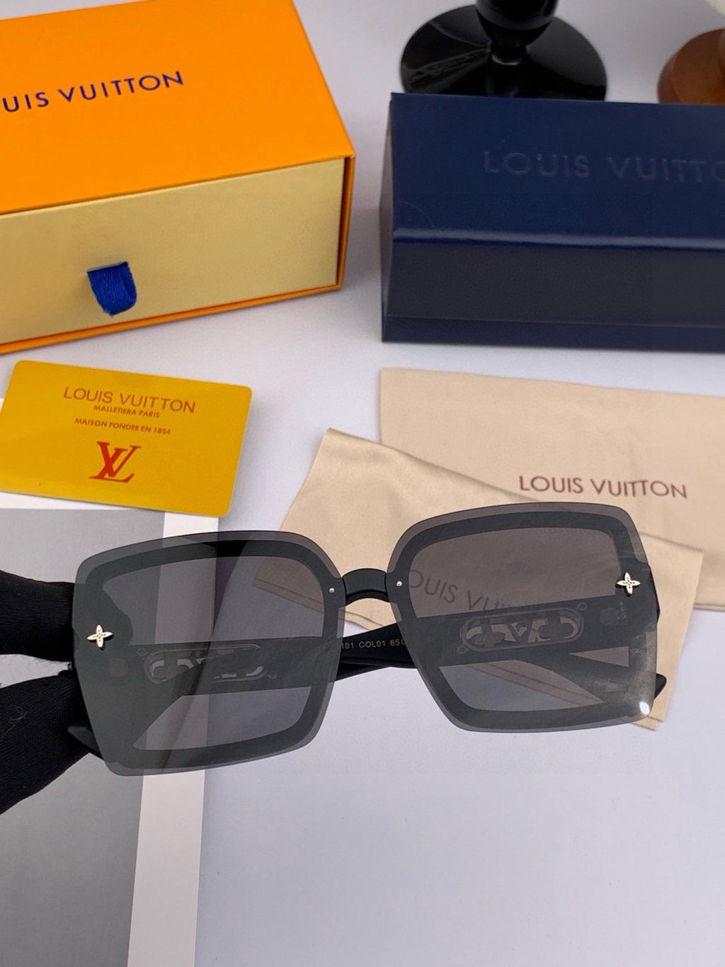 Louis Vuitton Fashion Gold Lens Sunglasses for Men & Women - 414866 - detail image 3