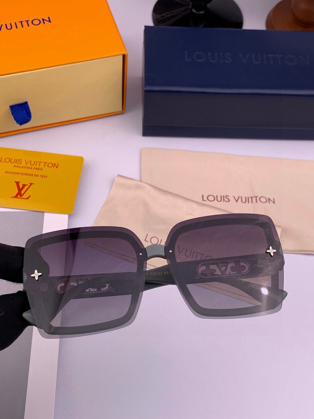 Louis Vuitton Fashion Gold Lens Sunglasses for Men & Women - 414866