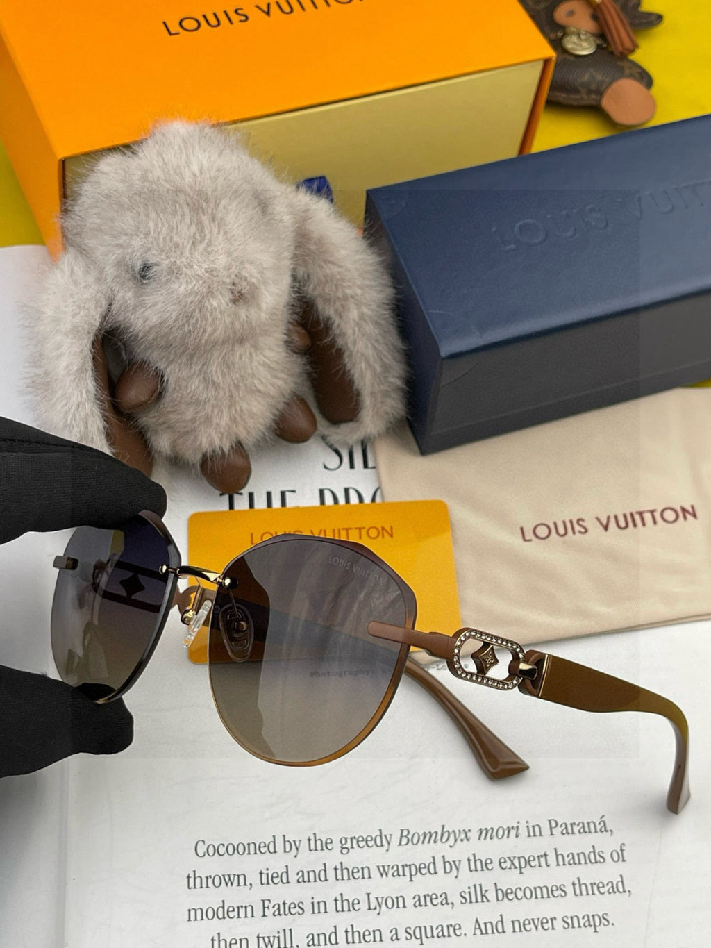 Louis Vuitton L8331 Polarized Round Gold Lens Sunglasses for Women - 414854 - detail image 4