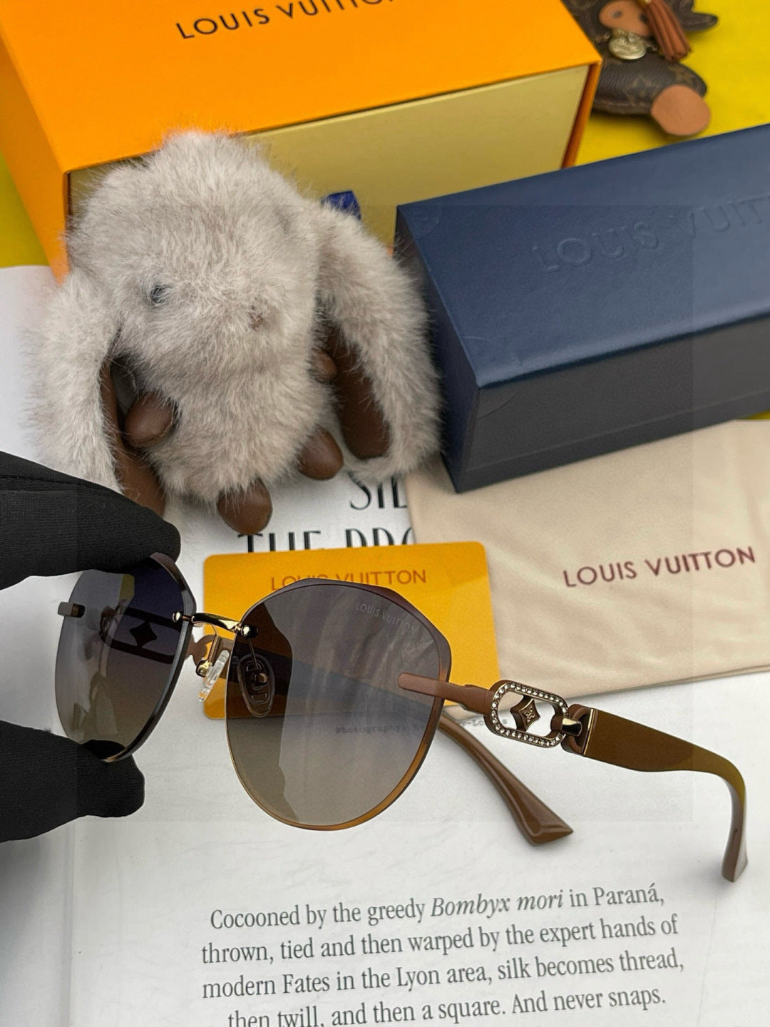 Louis Vuitton L8331 Polarized Round Gold Lens Sunglasses for Women - 414854 - detail image 4
