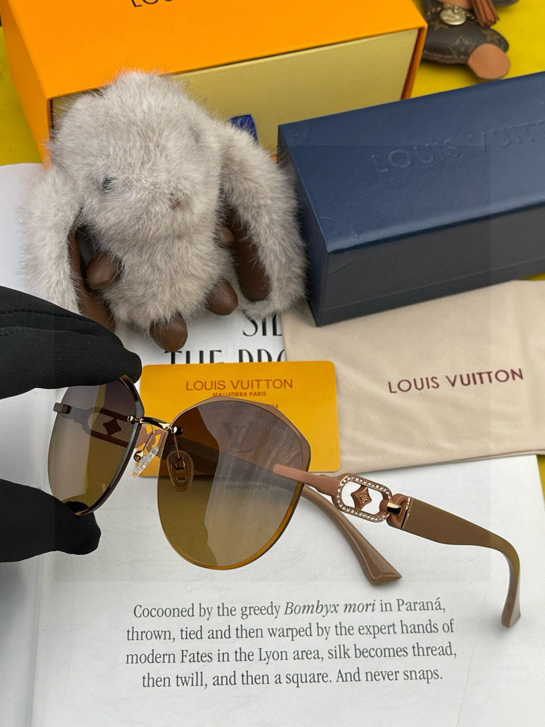 Louis Vuitton L8331 Polarized Round Gold Lens Sunglasses for Women - 414854 - detail image 6