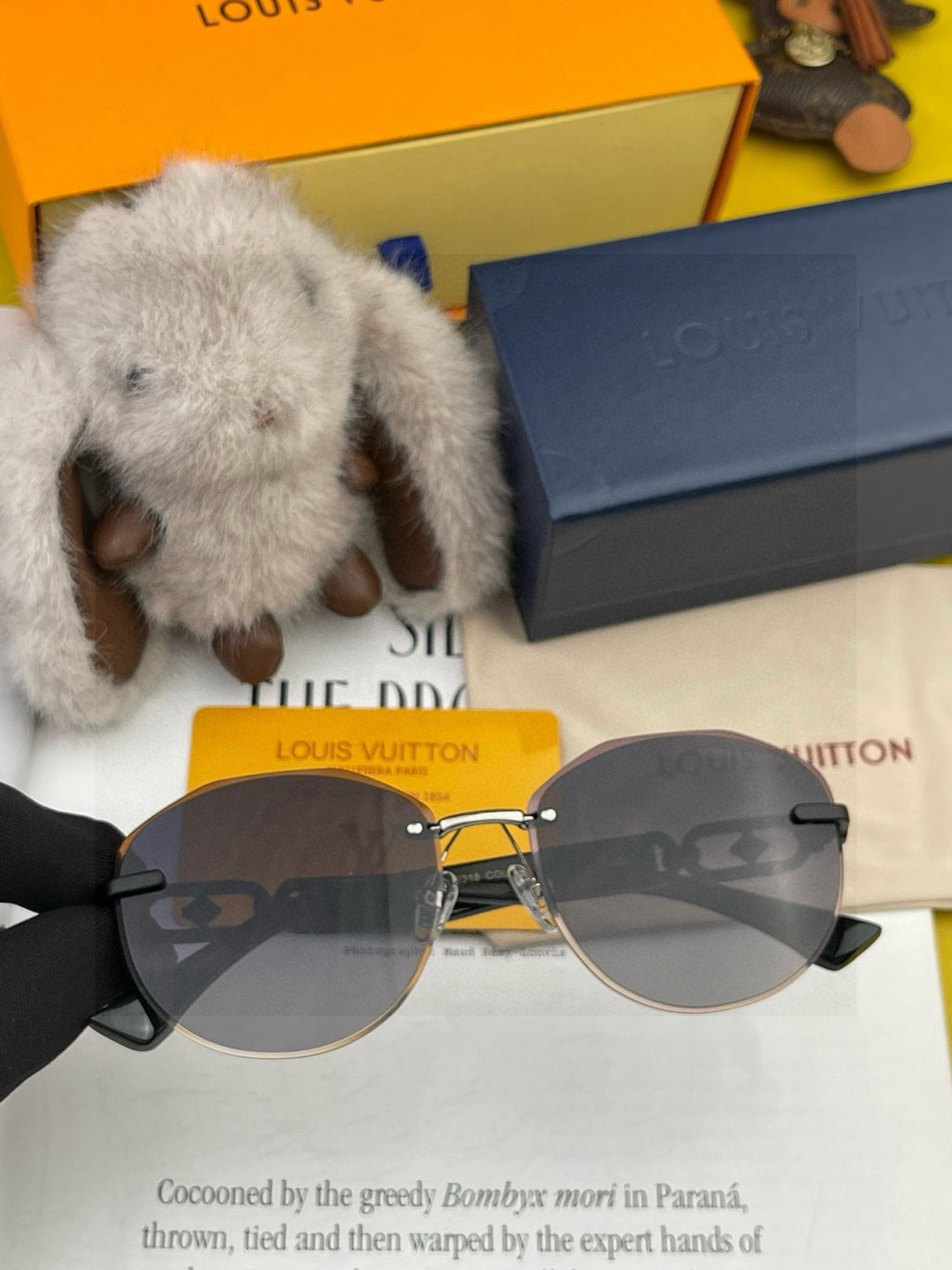 Louis Vuitton L8331 Polarized Round Gold Lens Sunglasses for Women - 414854 - detail image 2