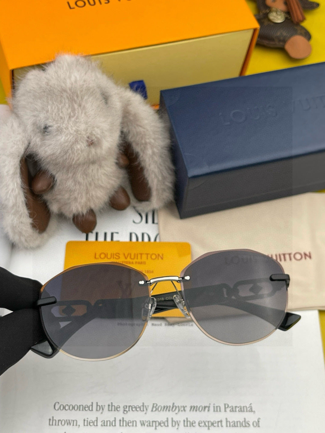 Louis Vuitton L8331 Polarized Round Gold Lens Sunglasses for Women - 414854 - detail image 2