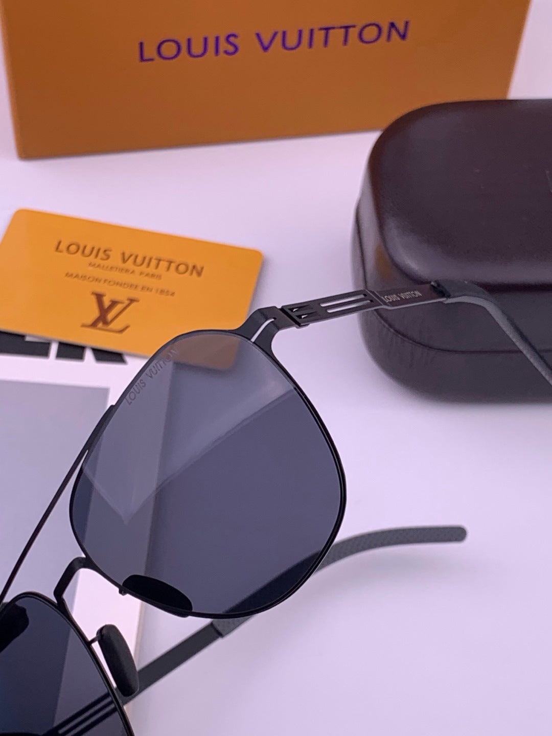 Louis Vuitton L18 Fashion Gold Lens Sunglasses for Men & Women - 414857 - detail image 3