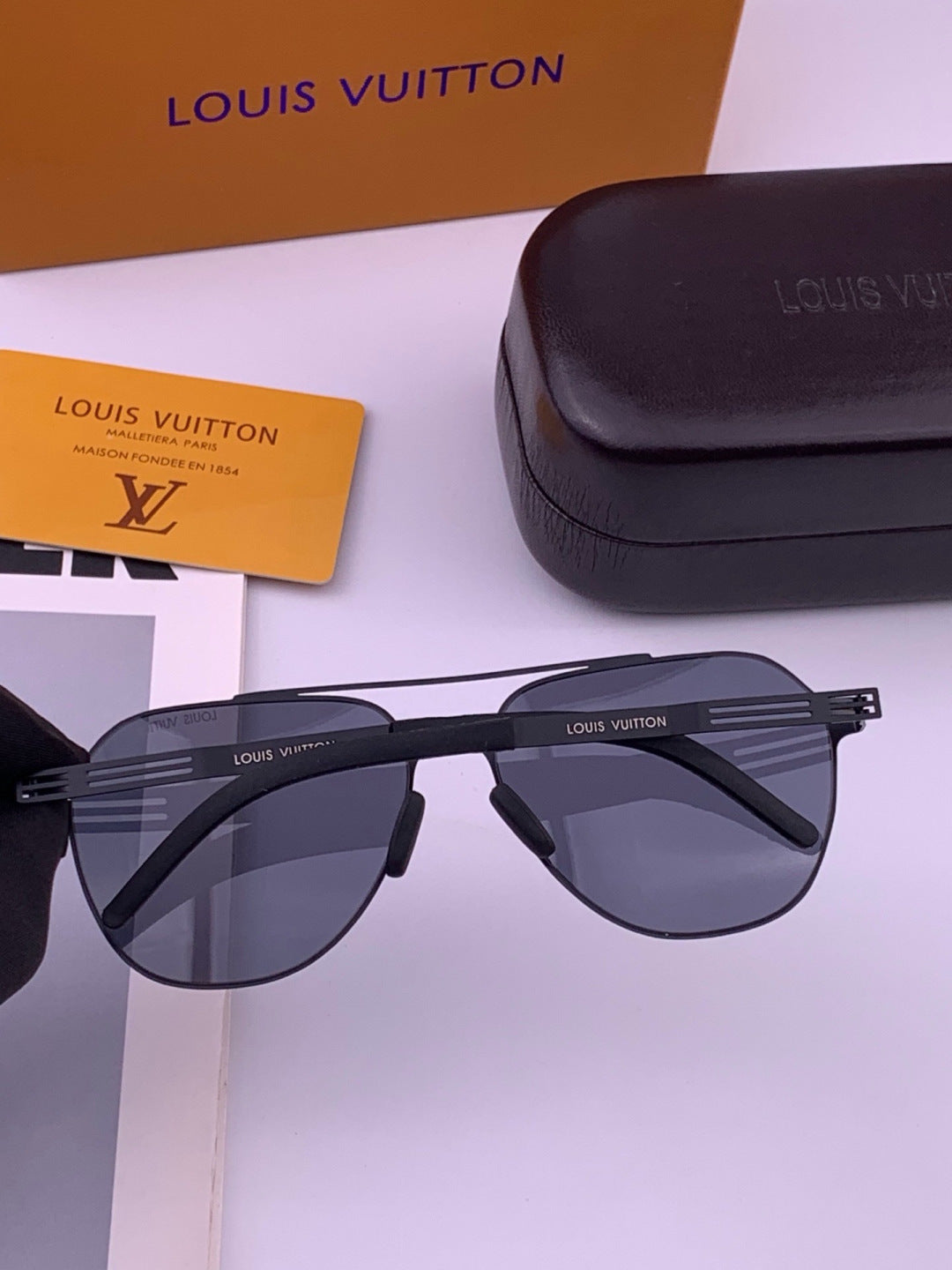 Louis Vuitton L18 Fashion Gold Lens Sunglasses for Men & Women - 414857 - detail image 6