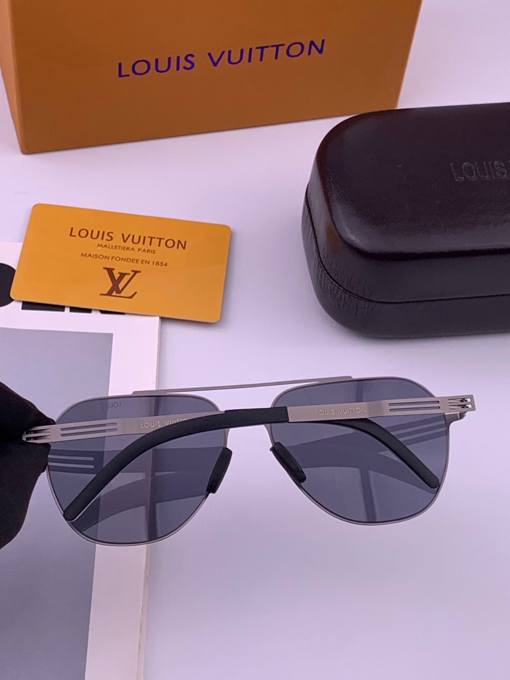 Louis Vuitton L18 Fashion Gold Lens Sunglasses for Men & Women - 414859 - detail image 6