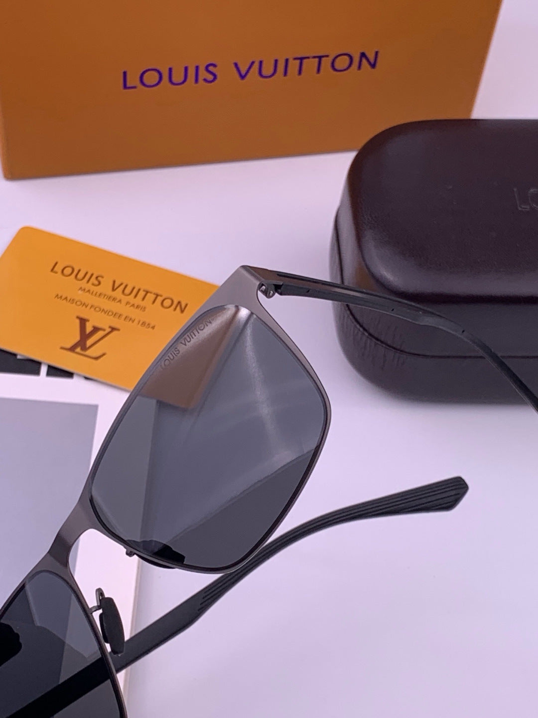 Louis Vuitton L216 Fashion Brown Lens Sunglasses for Men & Women - 414860 - detail image 3