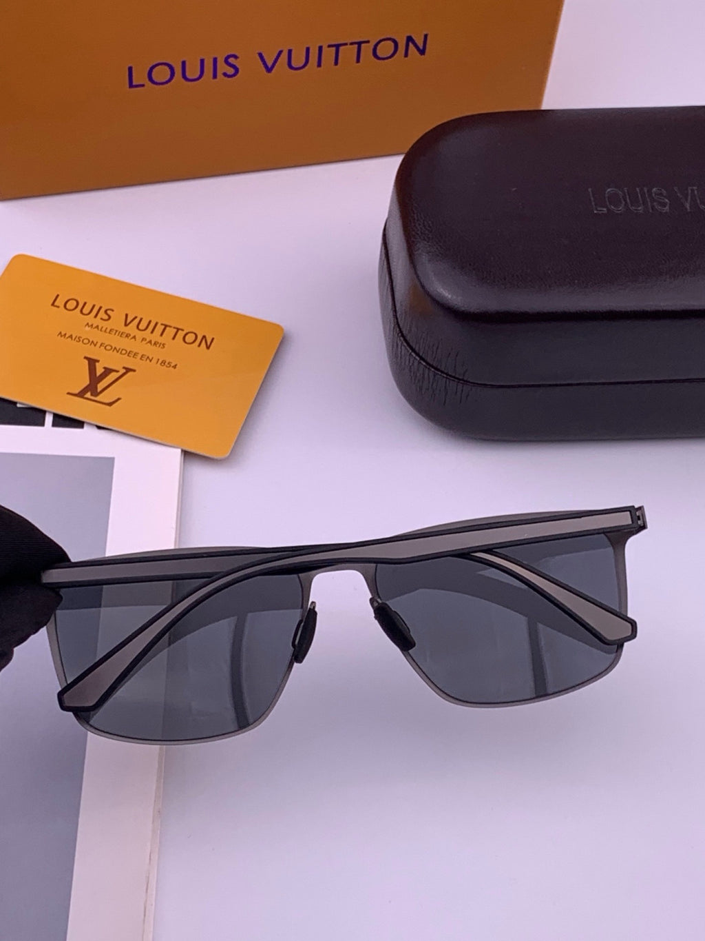 Louis Vuitton L216 Fashion Brown Lens Sunglasses for Men & Women - 414860 - detail image 6