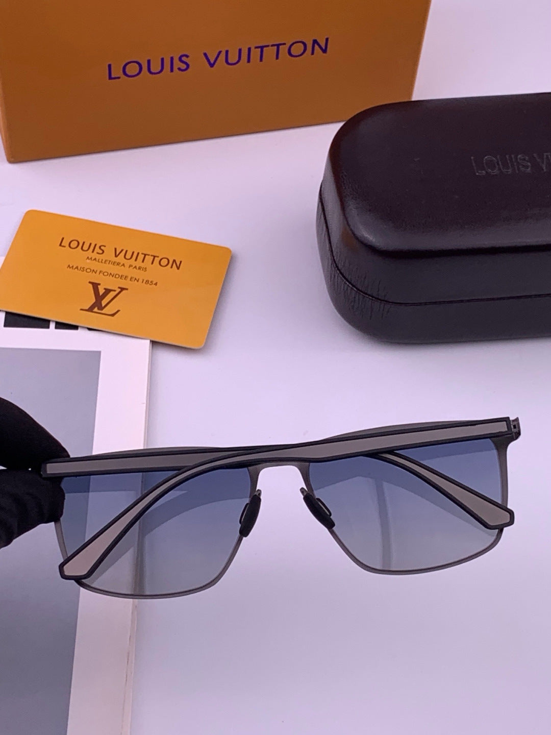 Louis Vuitton L216 Fashion Gold Lens Sunglasses for Men & Women - 414861 - detail image 6