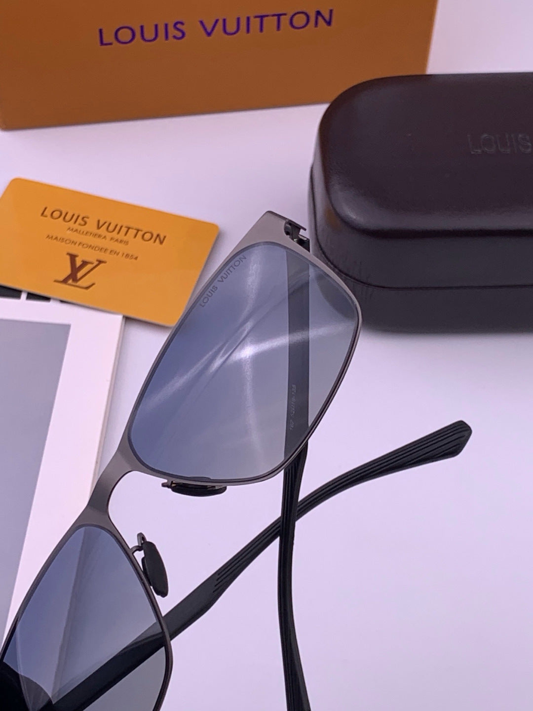 Louis Vuitton L216 Fashion Gold Lens Sunglasses for Men & Women - 414861 - detail image 3