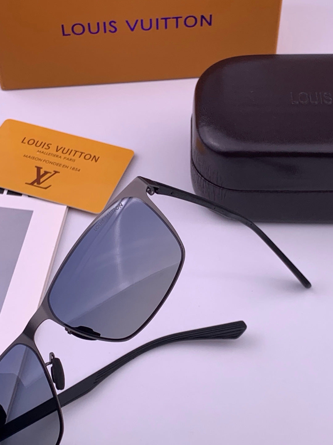 Louis Vuitton L216 Fashion Gold Lens Sunglasses for Men & Women - 414861 - detail image 4