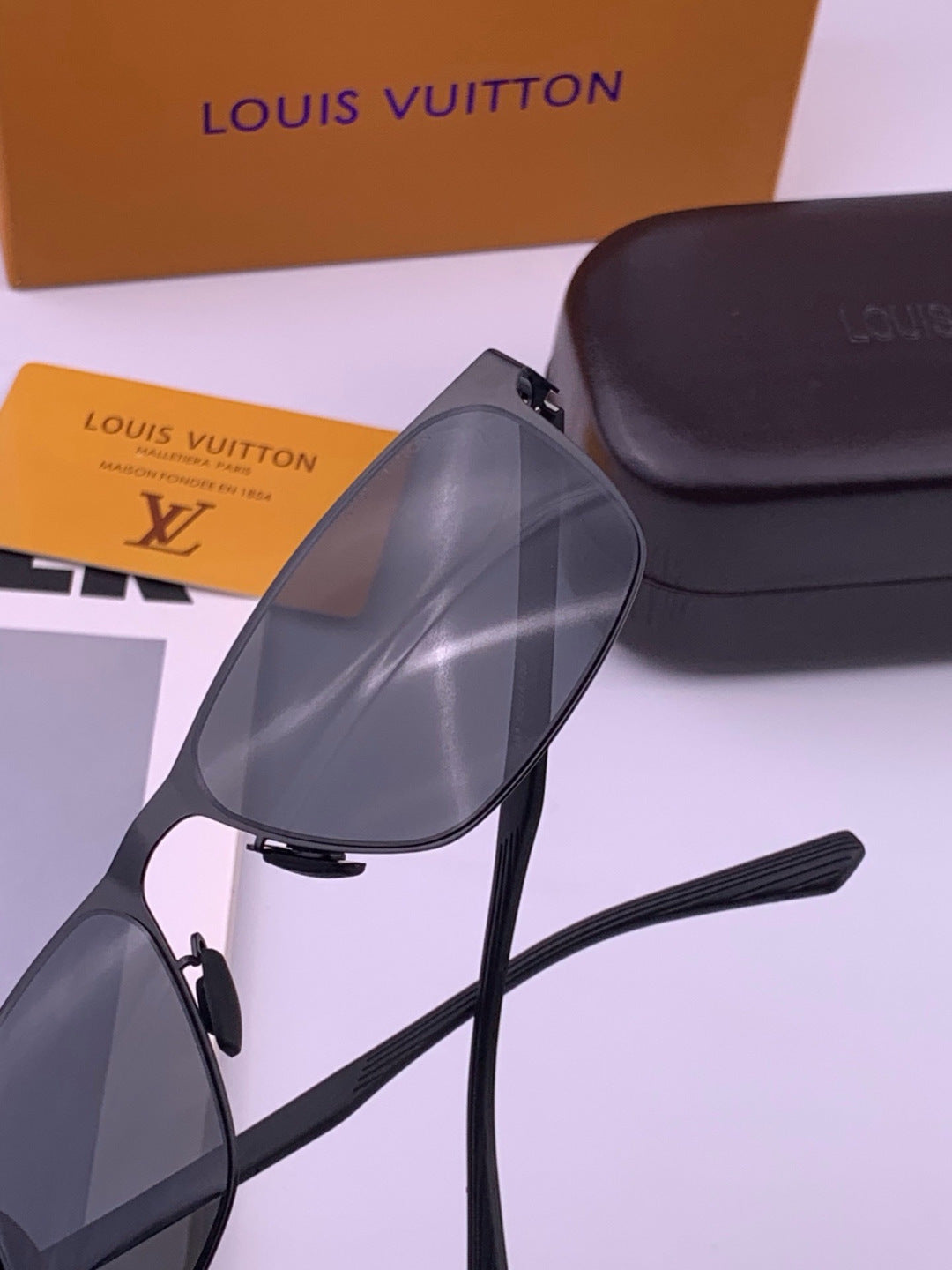 Louis Vuitton L216 Fashion Gold Lens Sunglasses for Men & Women - 414862 - detail image 4