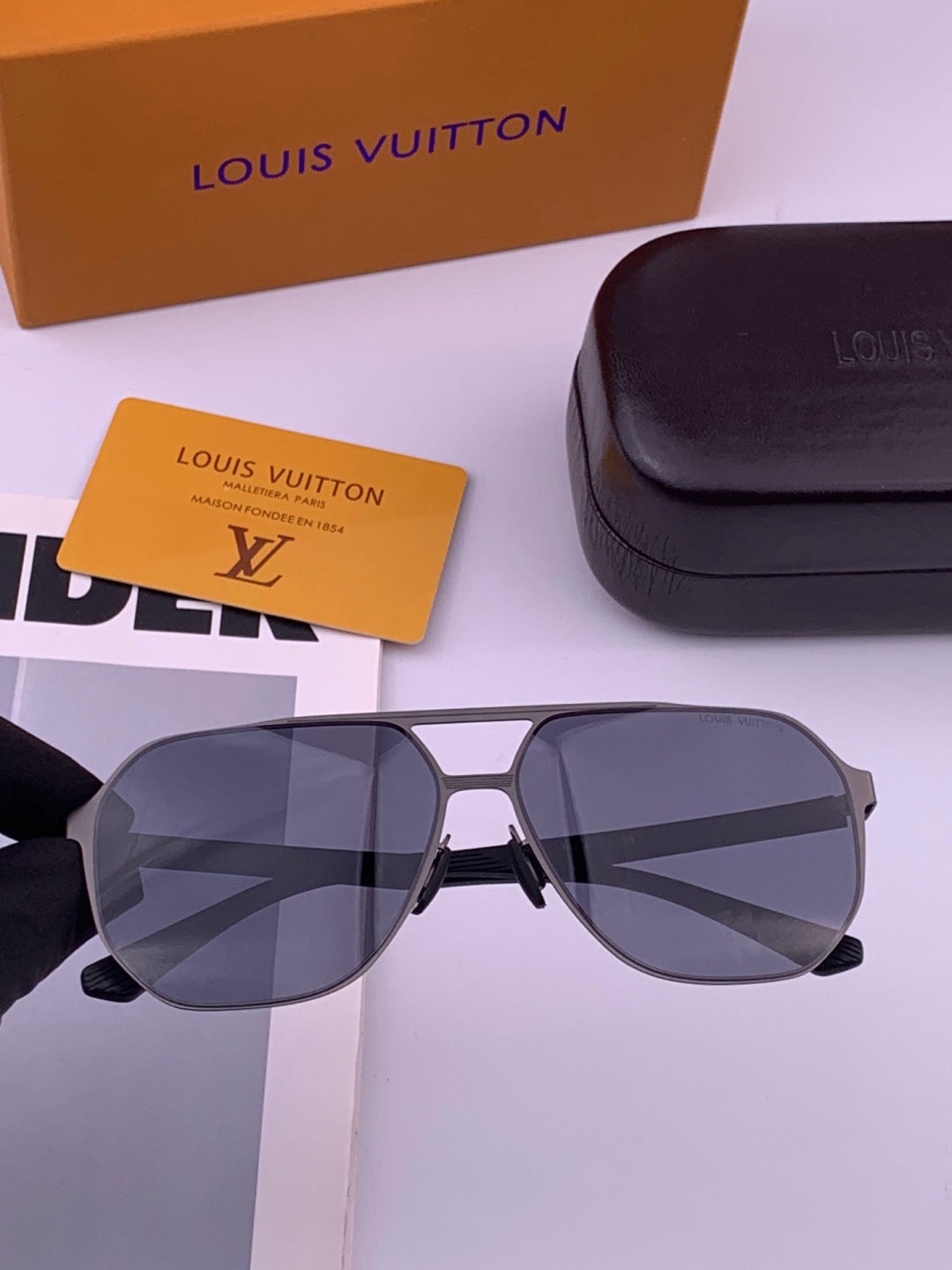 Louis Vuitton L116 Fashion Black Lens Sunglasses for Men & Women - 414865