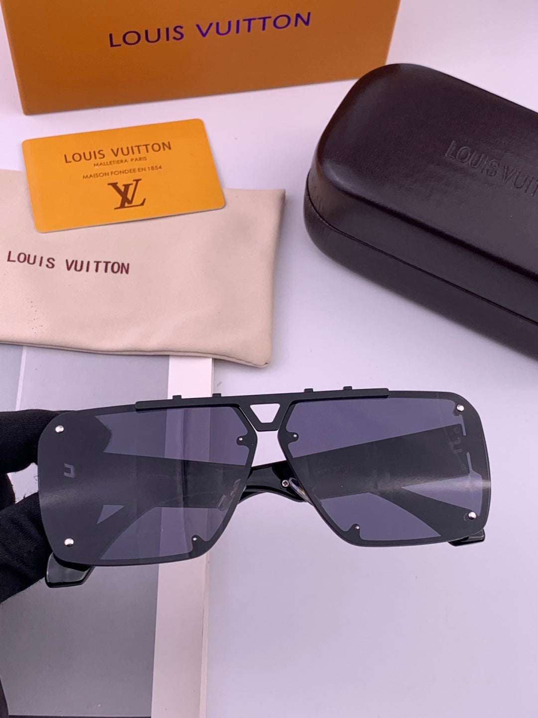 Louis Vuitton L501 Aviator Silver Lens Sunglasses for Men & Women - detail image 3