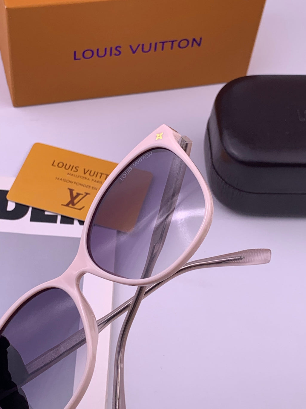 Louis Vuitton Fashion Black Lens Sunglasses for Men & Women - 414934 - detail image 5