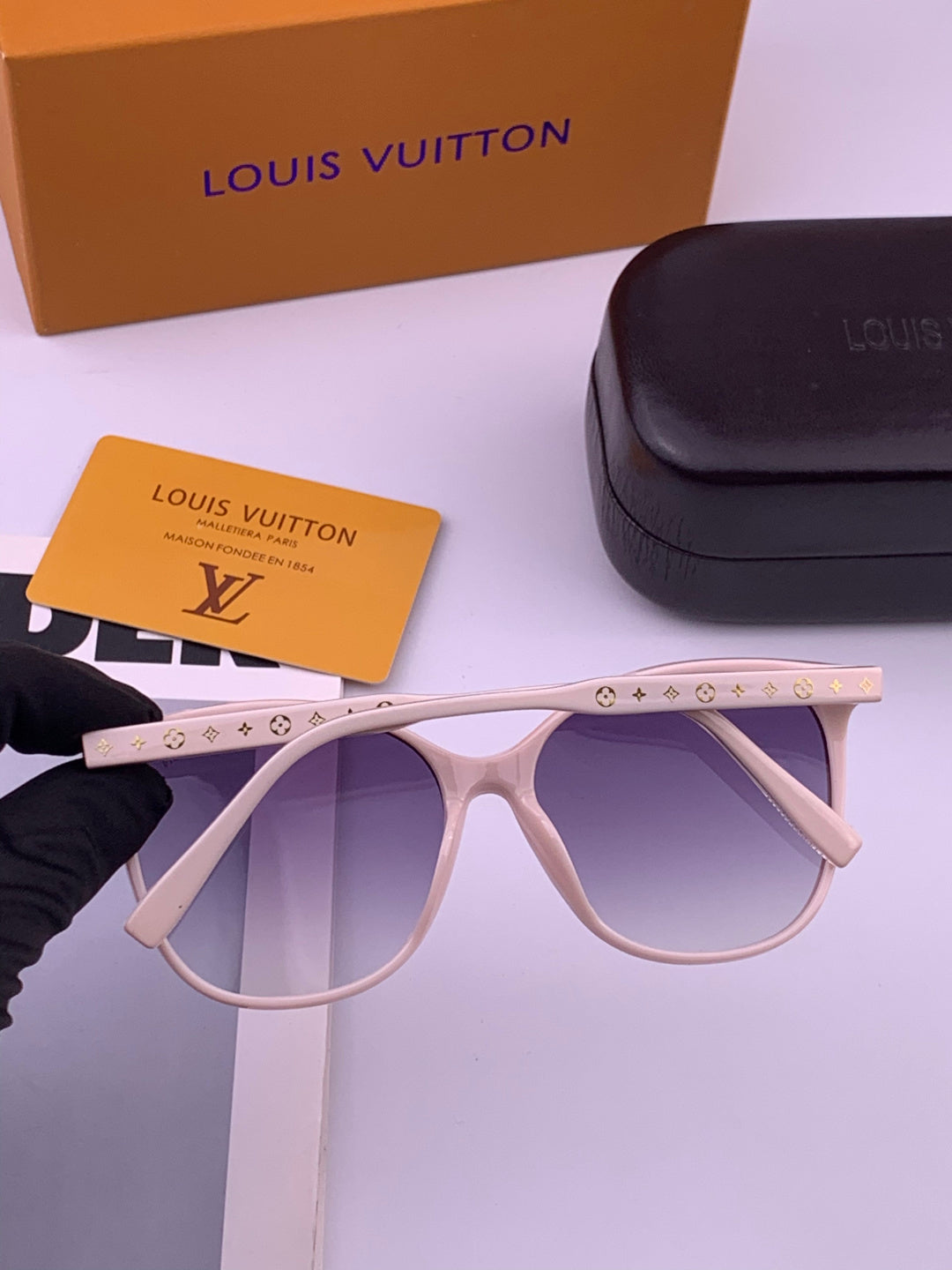 Louis Vuitton Fashion Black Lens Sunglasses for Men & Women - 414934 - detail image 6