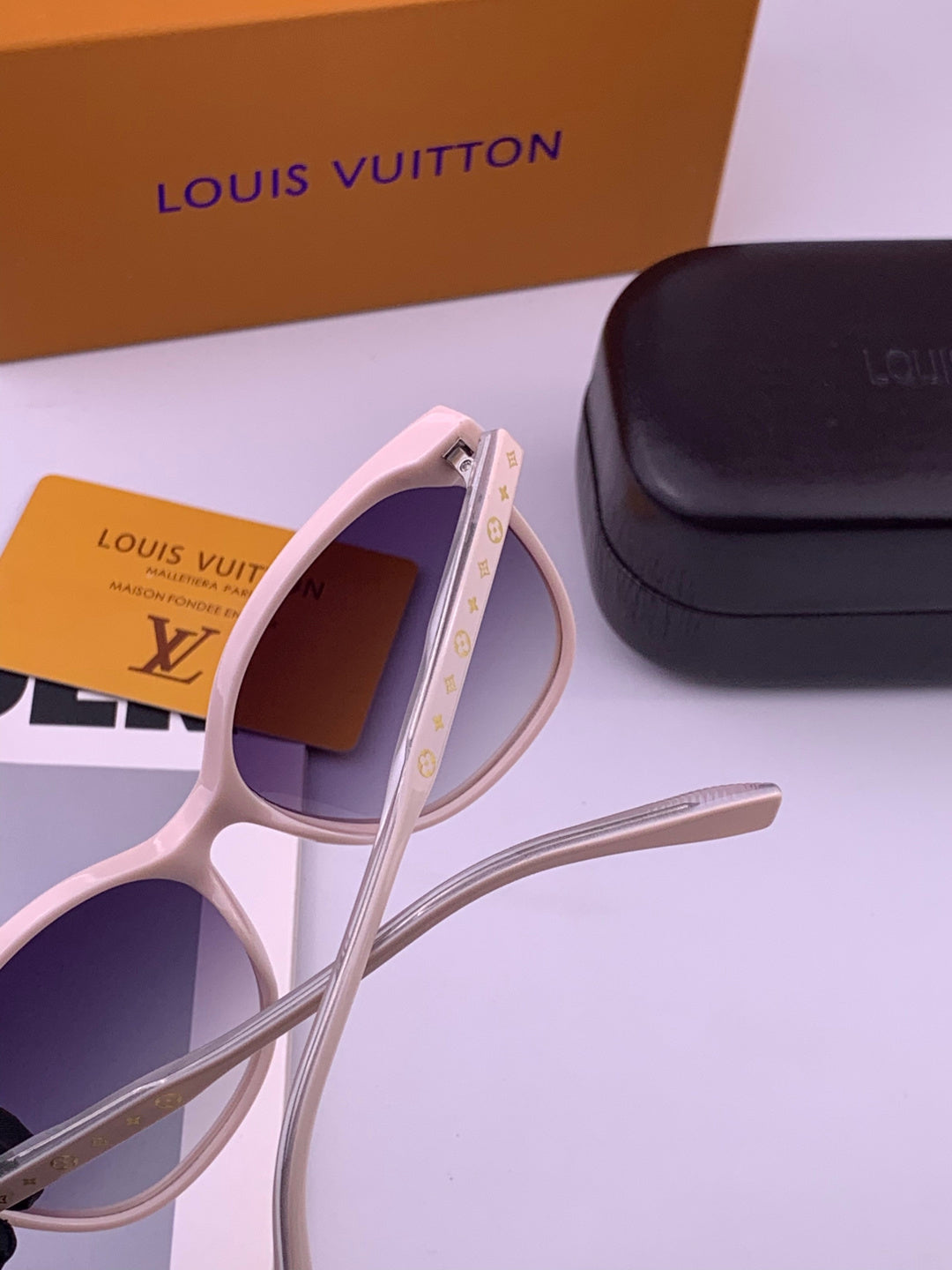 Louis Vuitton Fashion Black Lens Sunglasses for Men & Women - 414934 - detail image 4