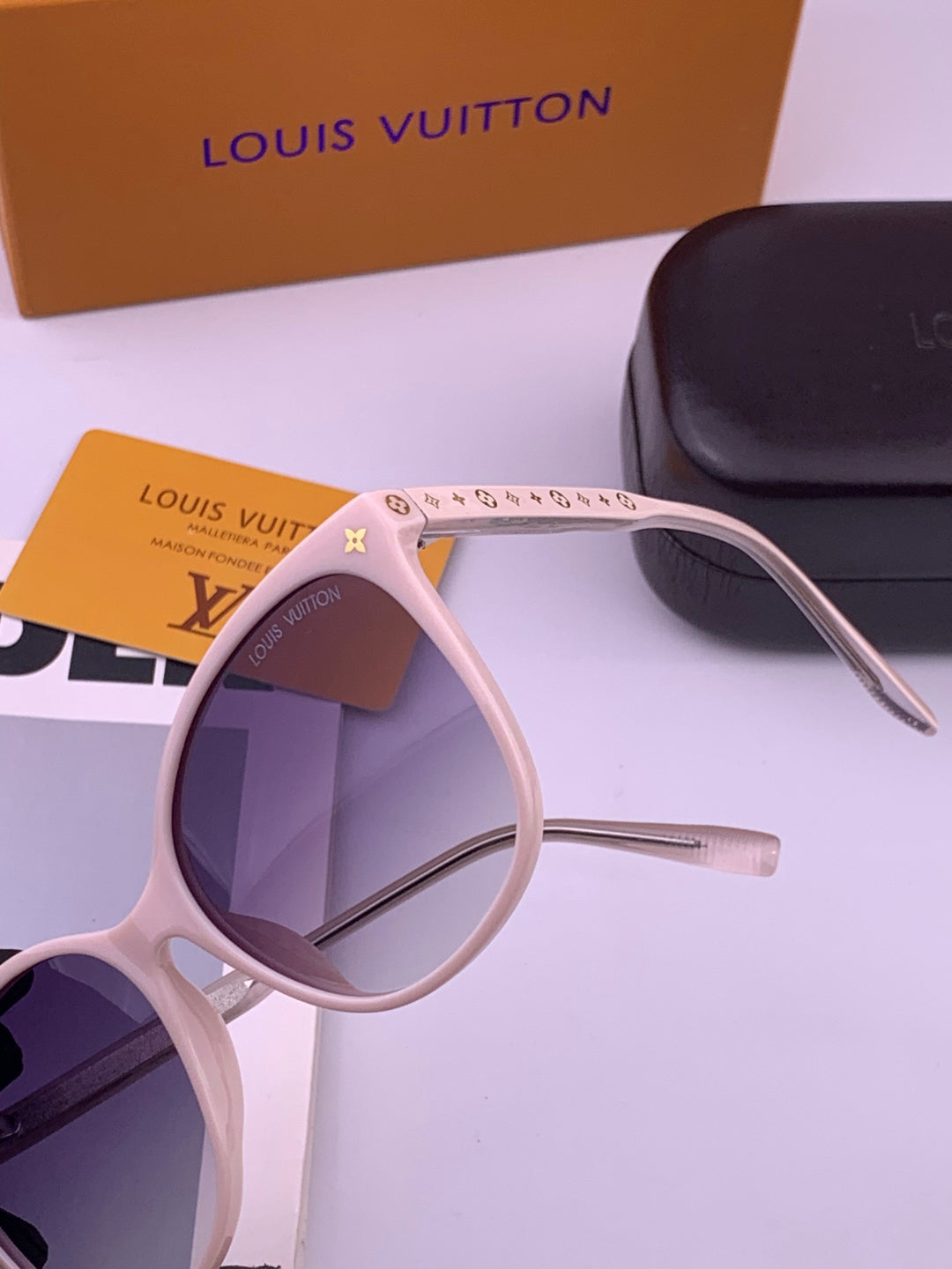 Louis Vuitton Fashion Black Lens Sunglasses for Men & Women - 414934 - detail image 3
